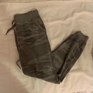 Z supply grey camo joggers